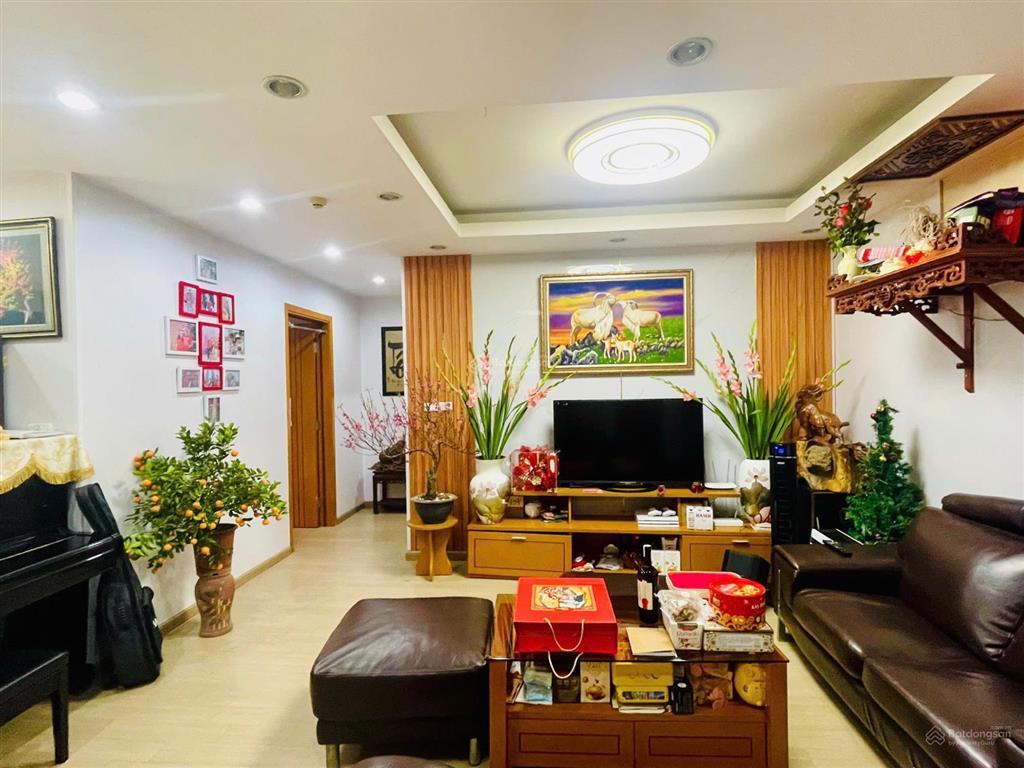 The light tố hữu. căn 3 ngủ 131m2 tầng trung, nhà sửa đẹp full nội thất, sẵn sổ giá 10.5 tỷ bao phí
