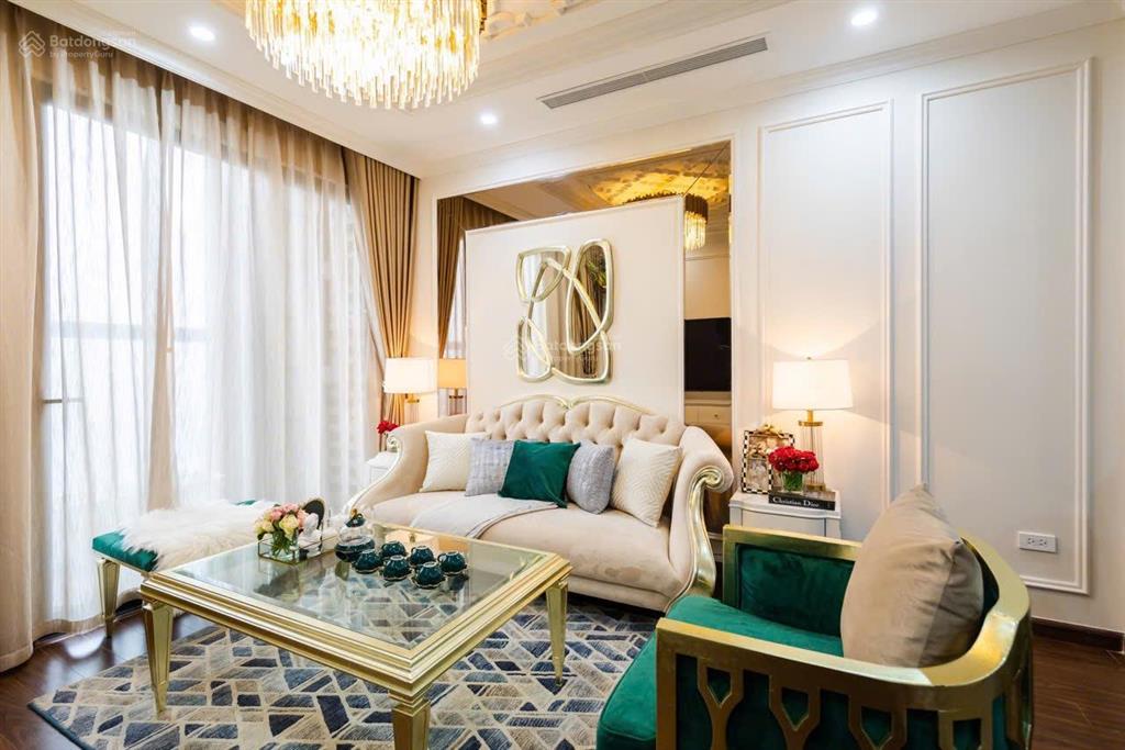 Bán căn 2 ngủ 69m2 tòa roman plaza tầng trung, nhà đẹp full nội thất mới, sẵn sổ, giá 5.45 tỷ.