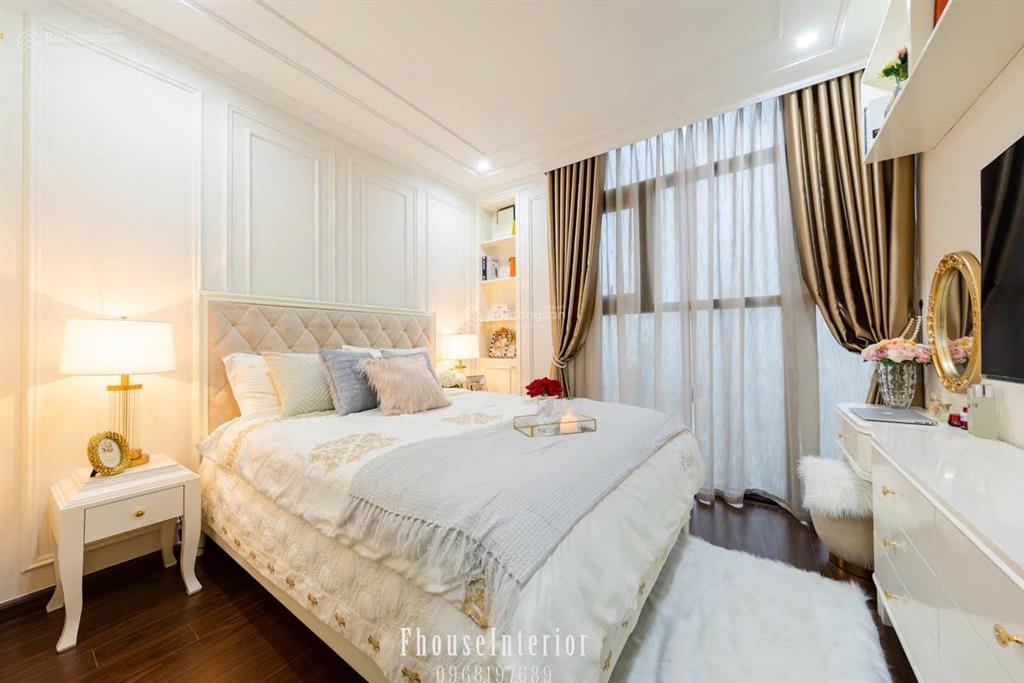 Bán căn 2 ngủ 69m2 tòa roman plaza tầng trung, nhà đẹp full nội thất mới, sẵn sổ, giá 5.45 tỷ.