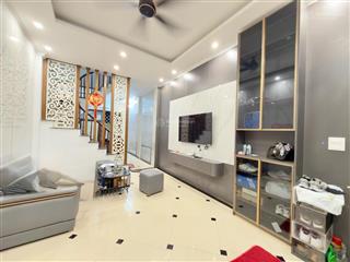 Bán nhà xuân thủy, gần phố, ngõ ba gác qua nhà, thoáng, vài bước ra ô tô, full nt, sổ cc, kd, 46m2