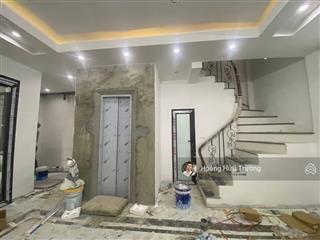 Bán nhà hoàng hoa thám  thuỵ khuê dt 40m2 5 tầng thang máy  20m ra mặt phố  ngõ thông