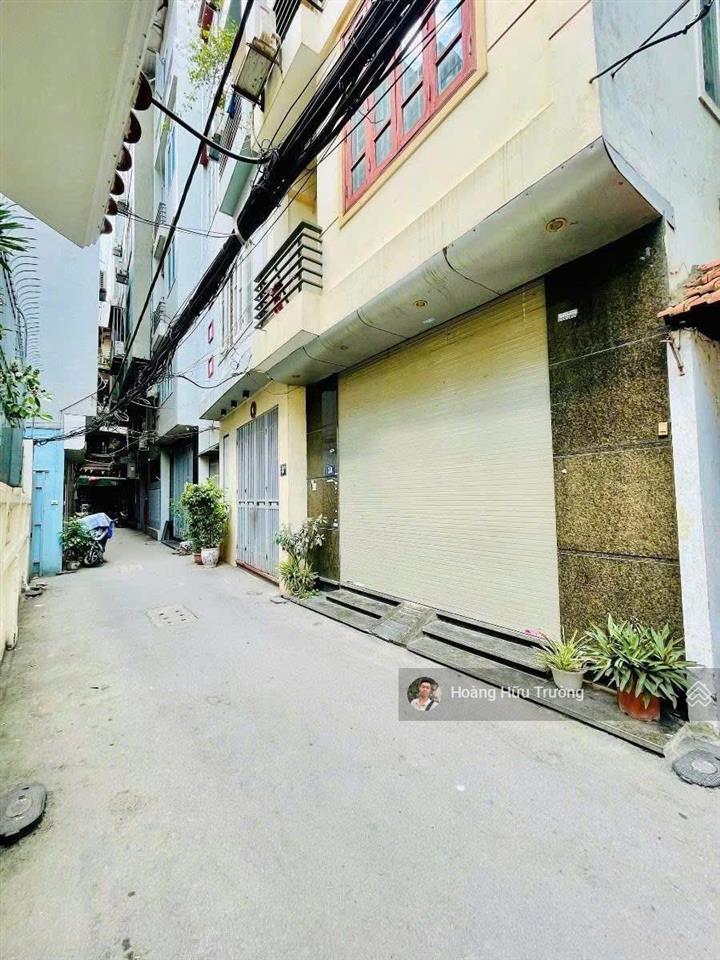Bán nhà phố chùa láng  dt 44m 5 tầng  lô góc  ngõ thông  trước nhà 3m  gần phố!!!