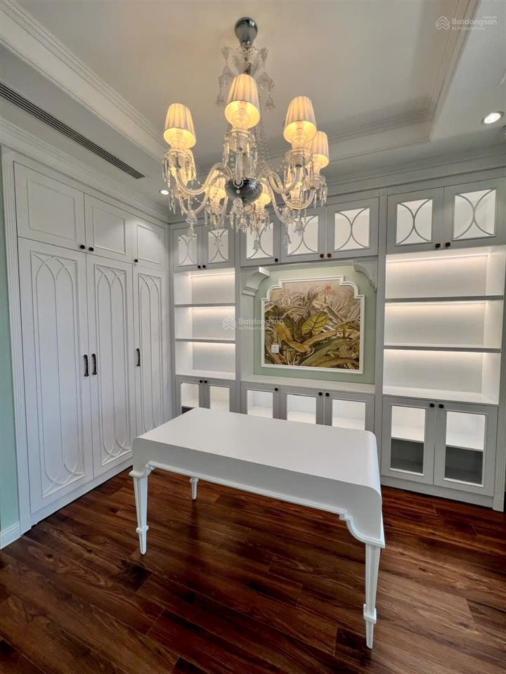 (hàng siêu hiếm) chính chủ gửi bán căn 3pn + 1 royal city 245m2, giá 33 tỷ. 0936 203 ***