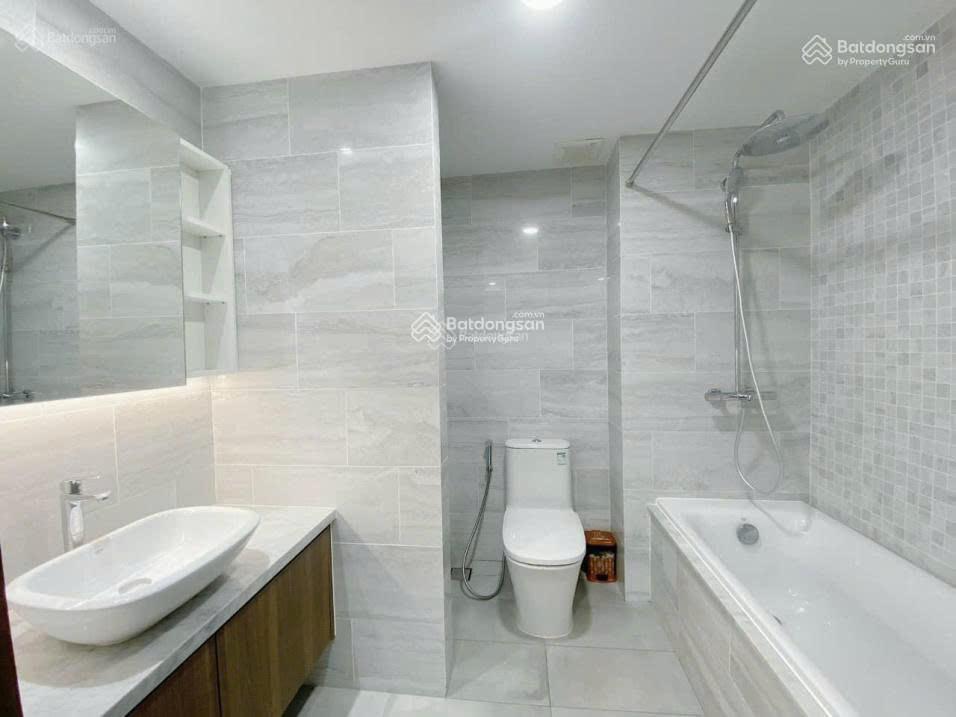 Cần cho thuê lucky palace  novaland dt78m,2pn,2wc. giá thuê 14 triệu/tháng.  0939 586 *** tùng