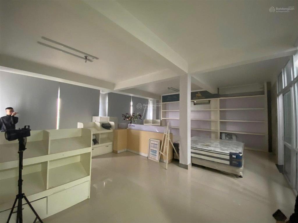 Cho thuê nhà mặt phố trần khát chân, dt 85m2x5 tầng, mt 9m, giá 90tr,  0968 896 ***
