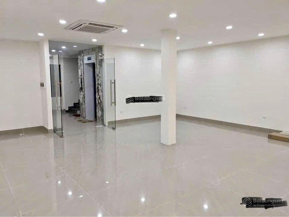 Cho thuê nhà mặt phố trần khát chân, dt 150m2x5 tầng, mt 8m, giá 200tr,  0968 896 ***