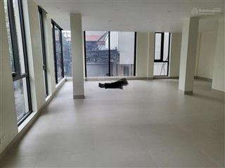 Cho thuê nhà mặt phố đội cấn, dt 100m2x3 tầng, mt 10m, giá 130tr,  0968 896 ***