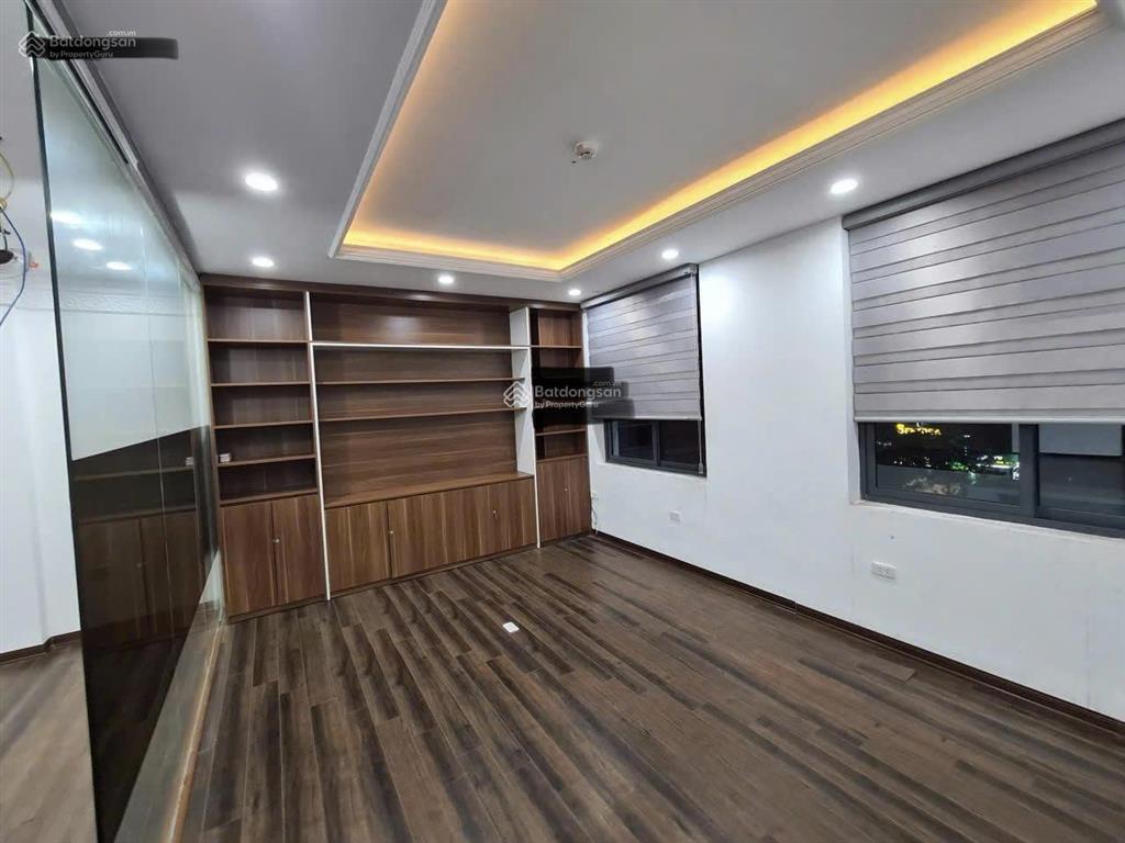 Cho thuê nhà mặt phố nguyễn văn huyên, dt 68m2x6 tầng, mt 5.7m, giá 65tr,  0968 896 ***