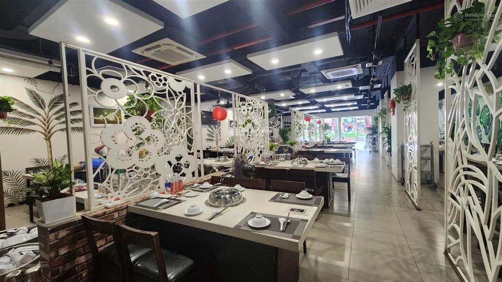 Cho thuê nhà mặt phố giảng võ, dt 256m2, mt 11m, giá 220tr,  0968 896 ***