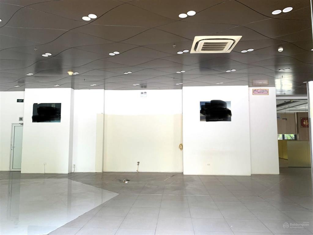 Cho thuê chân đế nhà mặt phố vũ phạm hàm, dt 333m², mt 25m, giá 250tr,  0968 896 ***