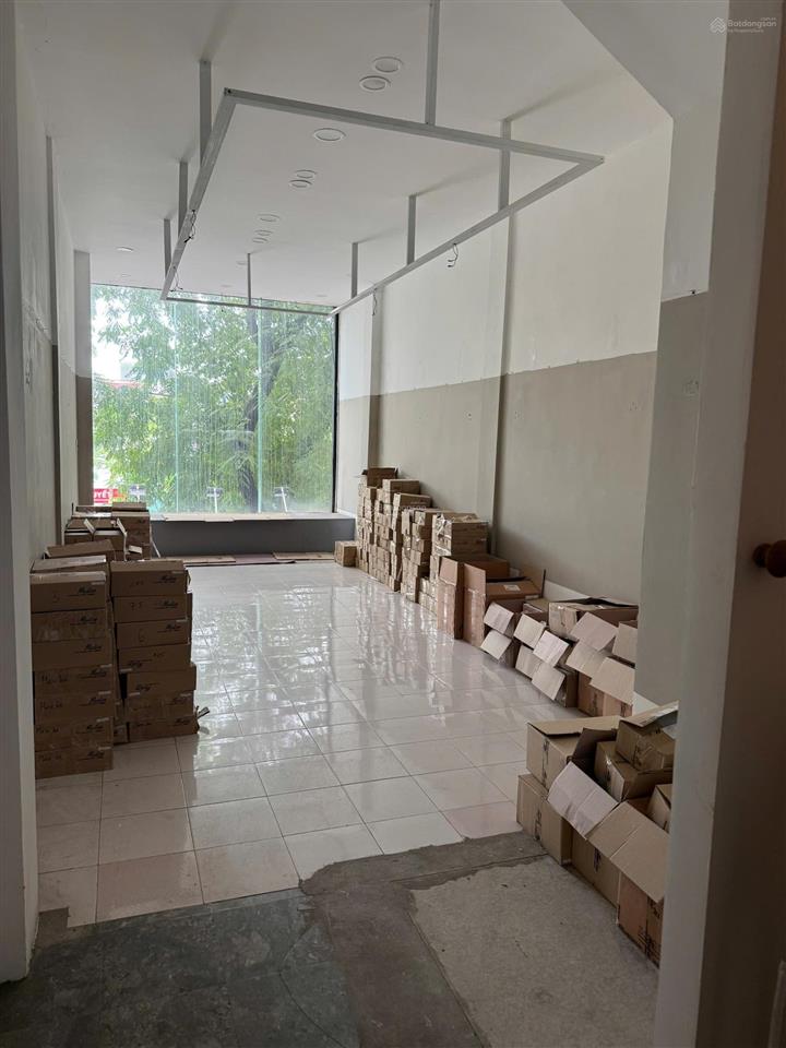 Cho thuê nhà mặt phố chùa bộc, dt 40m2x5 tầng, mt 3.5m, giá 48 triệu,  0968 896 ***