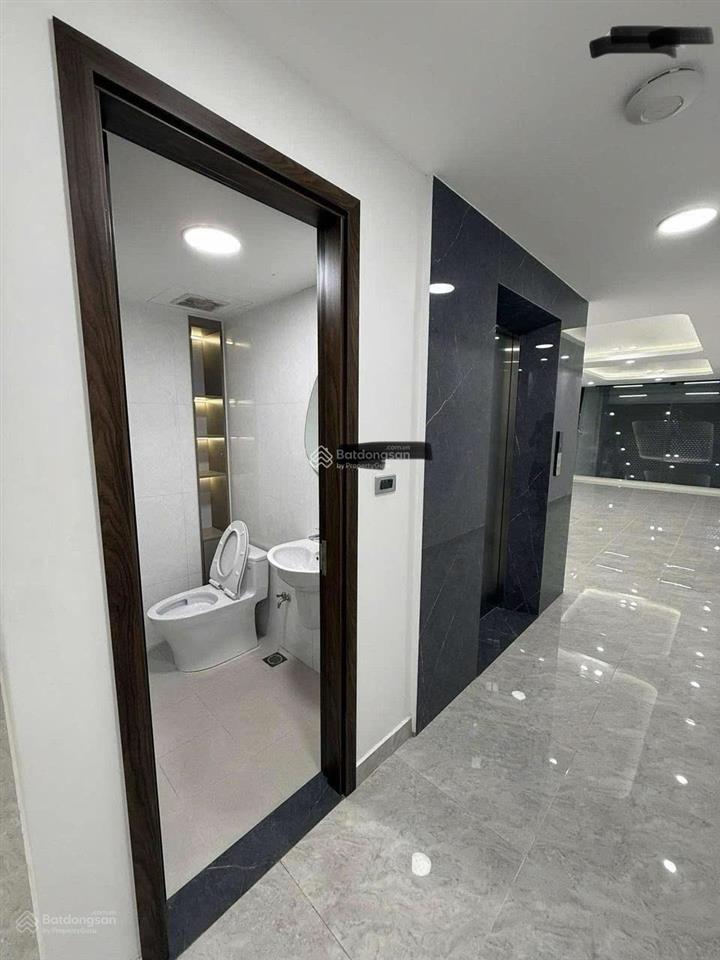 Cho thuê nhà mặt phố phố huế, dt 80m2x3 tầng, mt 4m, giá 70tr,  0968 896 ***