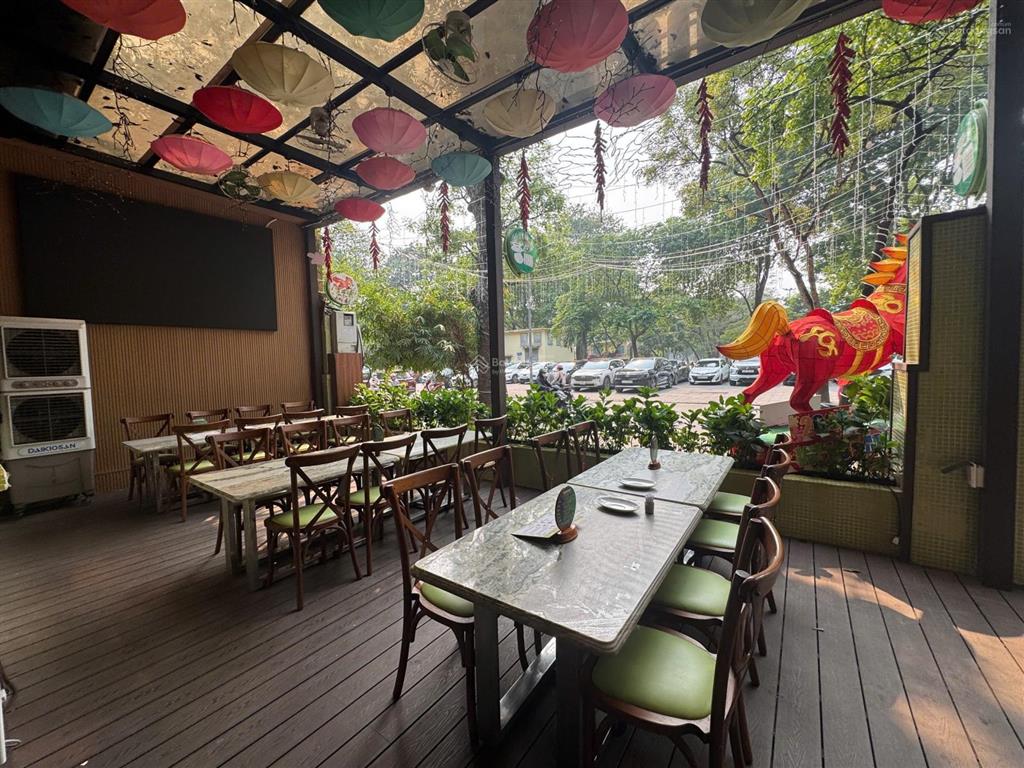 Cho thuê nhà mặt phố nguyễn đình chiểu, dt 200m2x3 tầng, mt 10m, giá 160tr,  0968 896 ***