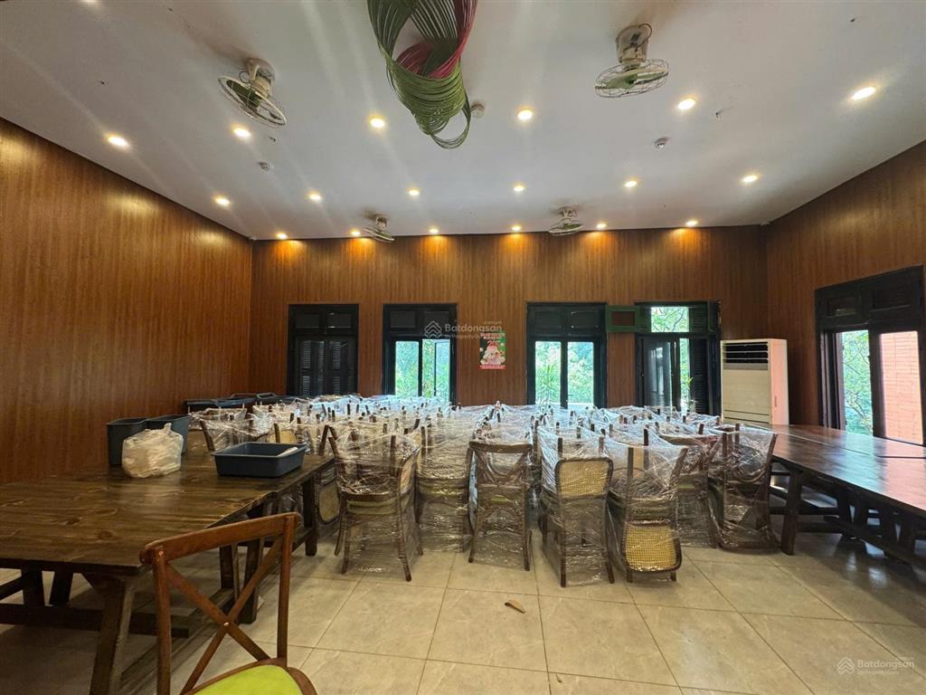 Cho thuê nhà mặt phố nguyễn đình chiểu, dt 200m2x3 tầng, mt 10m, giá 160tr,  0968 896 ***