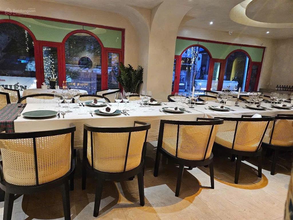 Cho thuê nhà mặt phố hàng bún, dt 100m2x3 tầng, mt 11m, giá 80tr,  0968 896 ***