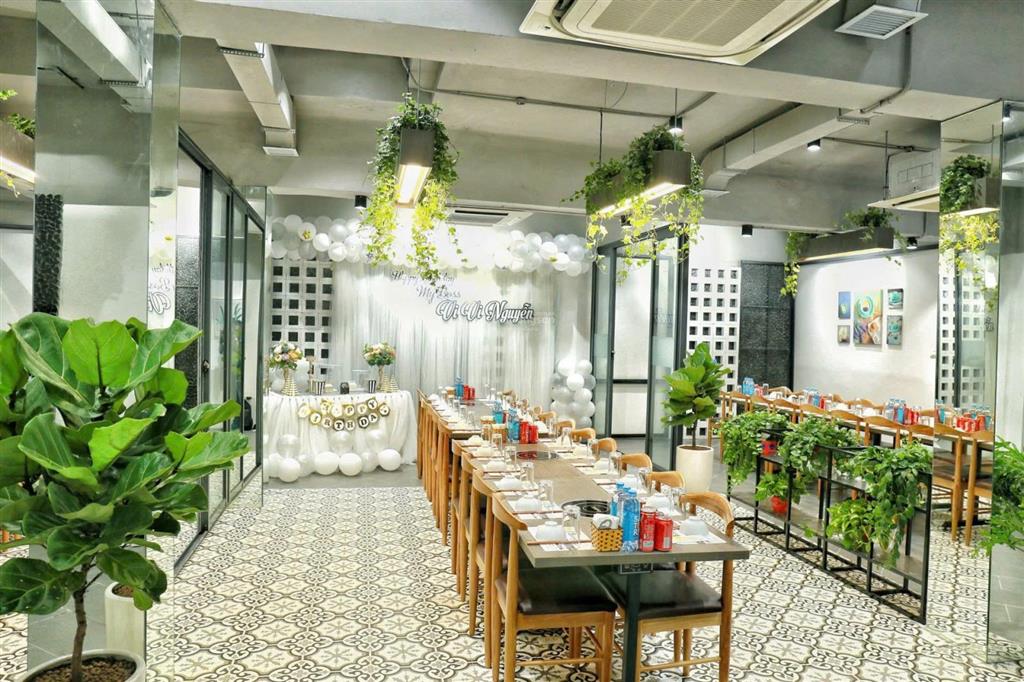Cho thuê nhà mặt phố huỳnh thúc kháng, dt 250m2x2 tầng, mt 12m, giá 200tr,  0968 896 ***