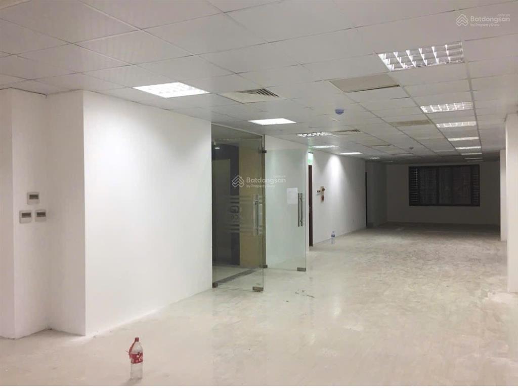 Cho thuê nhà mặt phố thi sách, dt 220m2x3 tầng + hầm, mt 8m, giá 160tr/th,  0968 896 ***