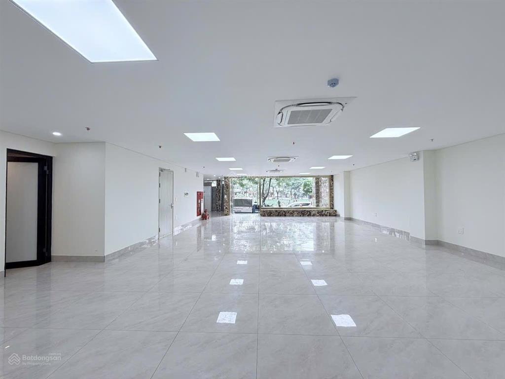 Cho thuê nhà mặt phố vũ tông phan, dt 178m2 x 7 tầng + hầm, mt 10m, giá 200tr,  0968 896 ***