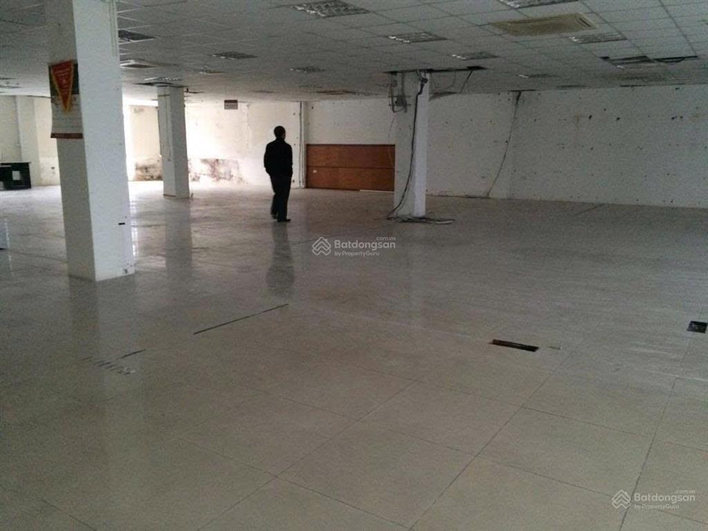 Cho thuê nhà mặt phố trần thái tông, dt 382m2x3.5 tầng, mt 17m,  0968 896 ***