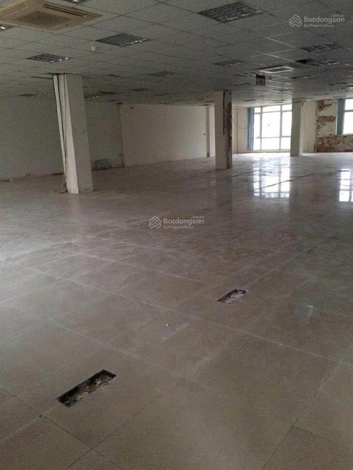 Cho thuê nhà mặt phố trần thái tông, dt 382m2x3.5 tầng, mt 17m,  0968 896 ***