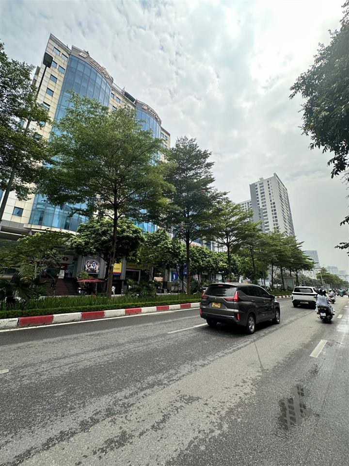 Cho thuê nhà mặt phố trần thái tông, dt 382m2x3.5 tầng, mt 17m,  0968 896 ***