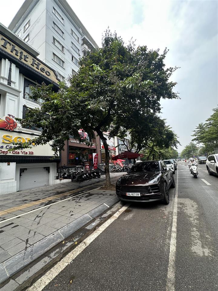 Cho thuê nhà mặt phố trần thái tông, dt 382m2x3.5 tầng, mt 17m,  0968 896 ***