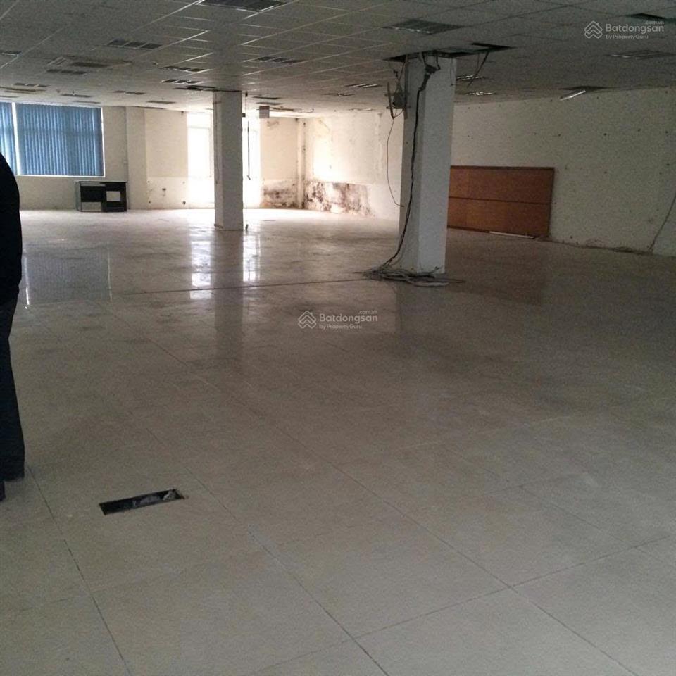 Cho thuê nhà mặt phố trần thái tông, dt 382m2x3.5 tầng, mt 17m,  0968 896 ***