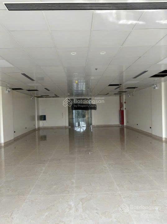 Cho thuê nhà mặt phố lạc long quân, dt 142m2x7 tầng, mt 8m, giá 260tr,  0968 896 ***