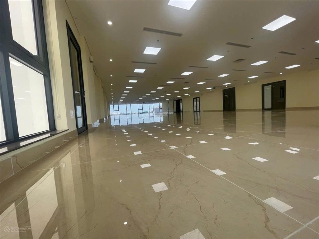 Cho thuê nhà mặt phố nguyễn đình hoàn, dt 210m2x8 tầng + 2 hầm, mt 8.6m, giá 250tr,  0968 896 ***