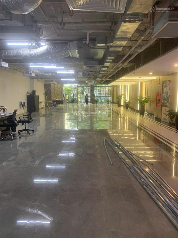 Cho thuê nhà mặt phố đội cấn, dt 230m2, mt 10m, giá 120tr,  0968 896 ***