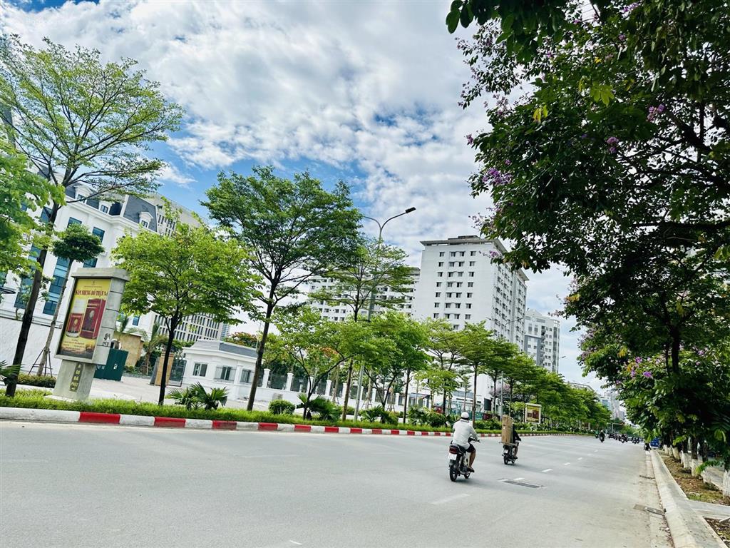 Hiếm có, bán 1400m² sàn văn phòng khu trung kính, sổ đỏ lâu dài, cho thuê 6 tỷ/nam, 120 tỷ tl