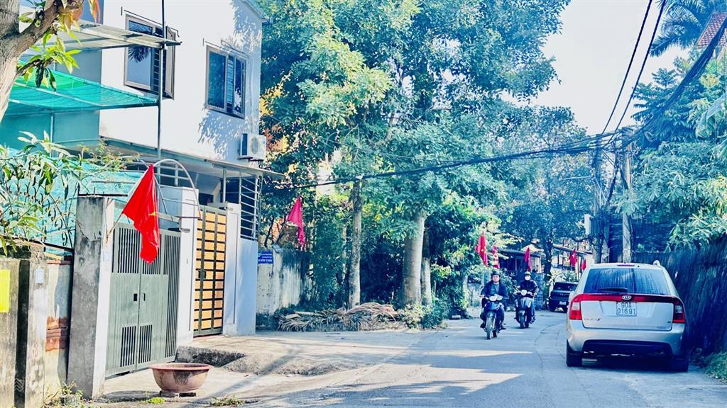 Bán nhà nguyễn đình tứ, cổ nhuế, 55m2, 2 tầng, mt 5m lô góc, ô tô 7 chỗ vào nhà, ở ngay 2.4 tỷ tl