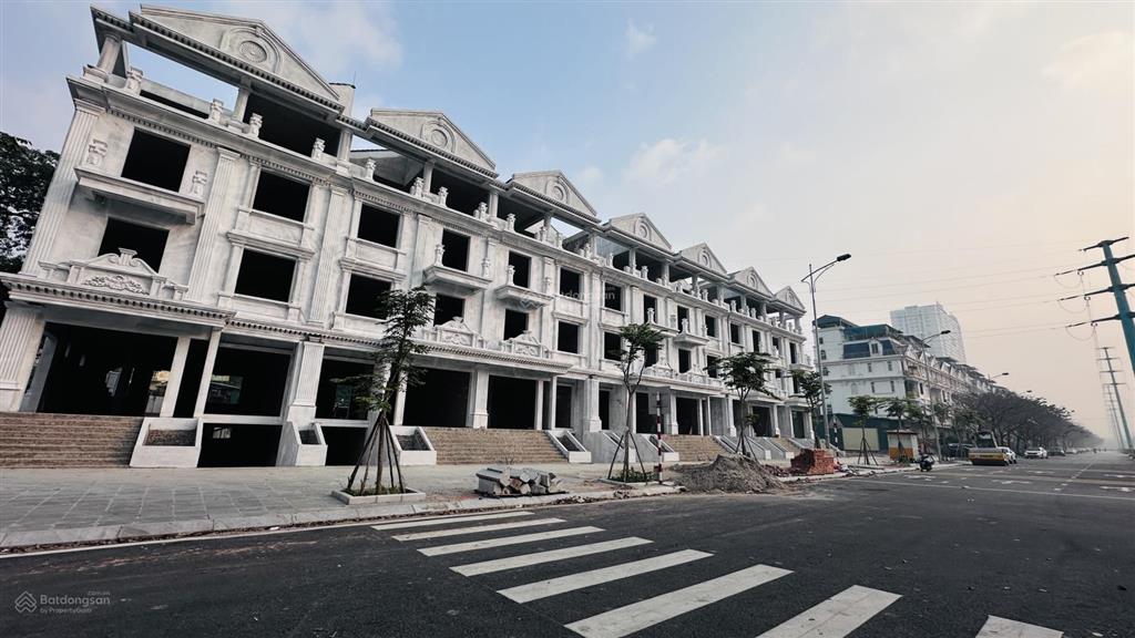Đầu tư giá tốt kđt thành phố giao lưu, shophouse trục chính 120m2, mt 7.5m, kinh doanh, 49 tỷ tl
