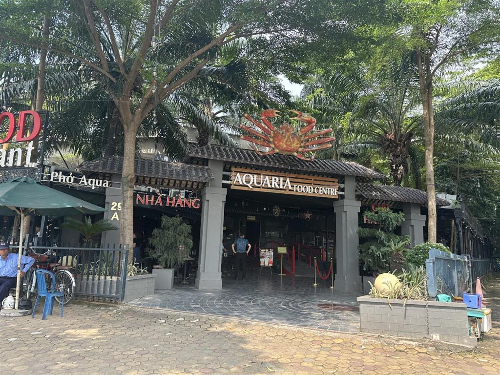 Bán tòa khách sạn văn phòng lê đức thọ 2000m2, mặt tiền 50m, view hồ, 8 tầng 2 hầm, 285 tỷ tl