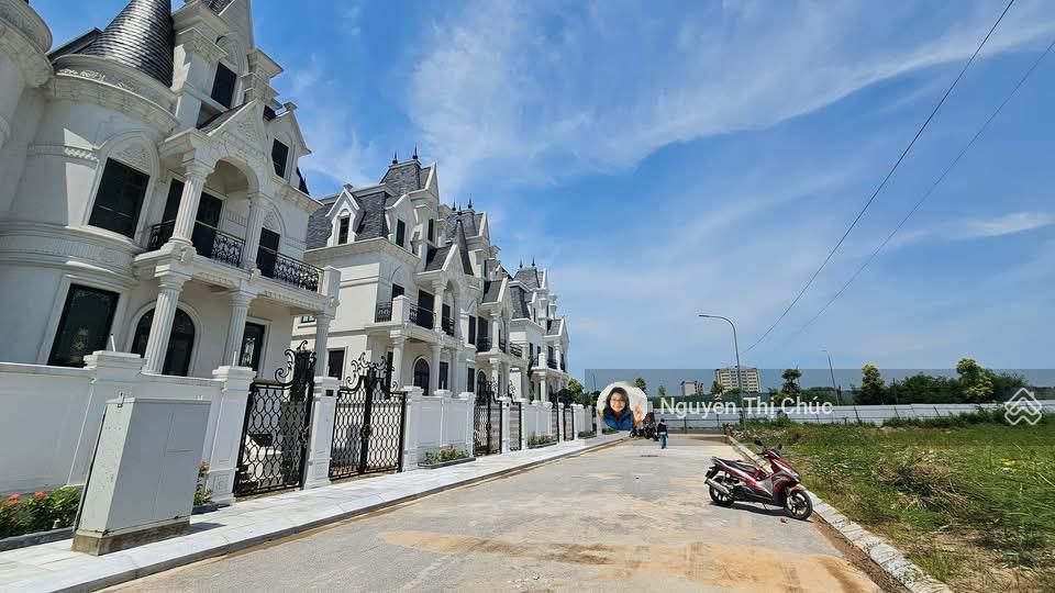 Bán biệt thự smarthome nguyễn đình tứ, 180m, 4 tầng, 3 mặt thoáng, ô tô tránh, 60 tỷ tl