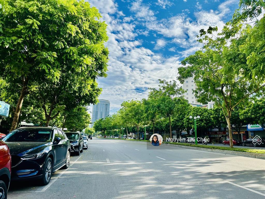Bán gấp tòa văn phòng khách sạn mặt phố nguyễn hoàng, 300m, 9 tầng, mặt tiền 10m, lô góc, 195 tỷ tl