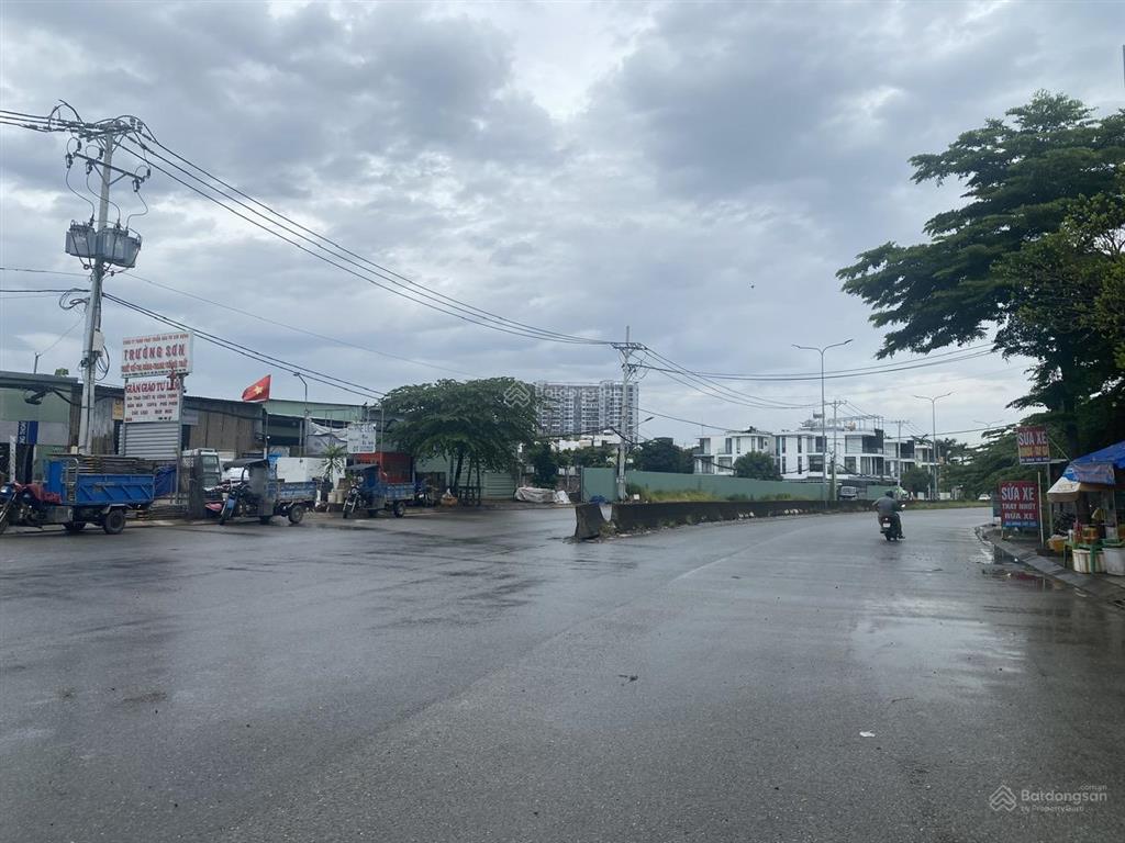Bán đất mặt tiền đường liên phường gần lucasta khang điền, giá 13,8 tỷ.