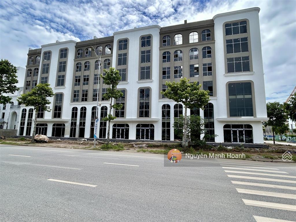 Hàng siêu hiếm shophouse 300 m2, 7 tầng, giảm sâu 6 tỷ, đi vin olympic, giá chỉ còn 58.5 tỷ