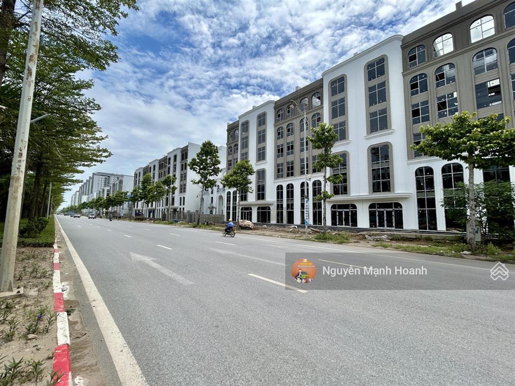 Hàng siêu hiếm shophouse 300 m2, 7 tầng, giảm sâu 6 tỷ, đi vin olympic, giá chỉ còn 58.5 tỷ