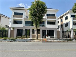 Căn biệt thự gần mặt kênh 300m2, giá 78tr/m2, không phải lúc nào cũng có hàng đẹp như này!