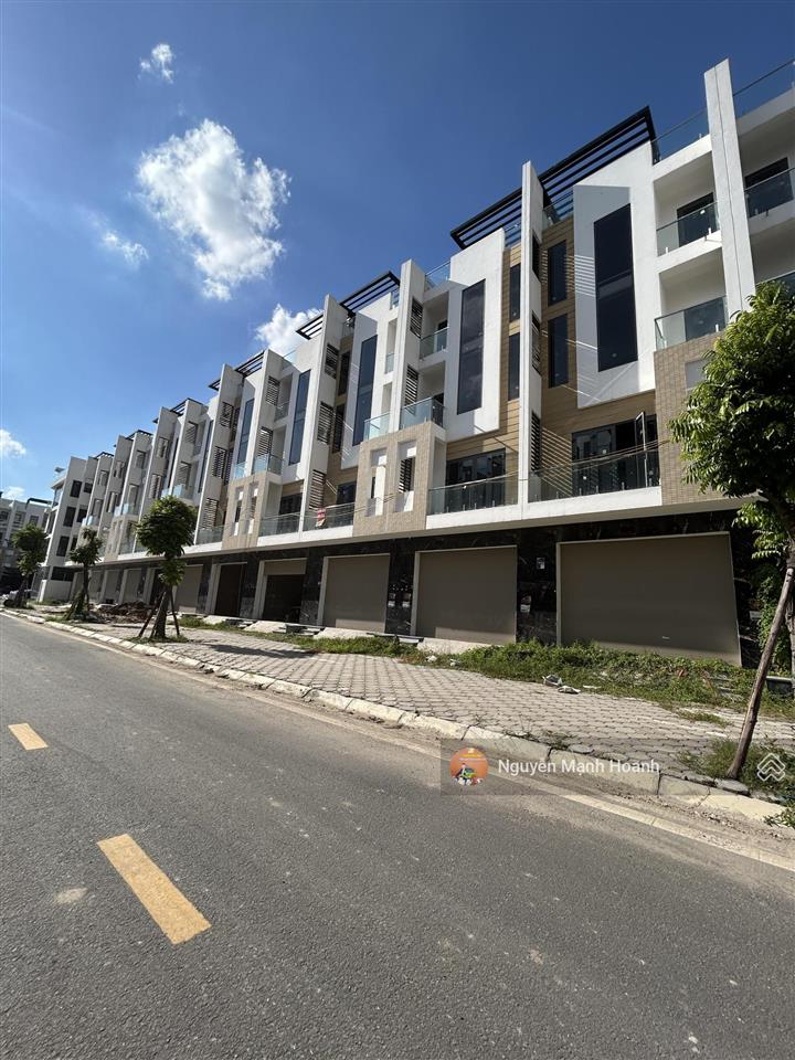 Bán liền kề thanh hà 100m2 5 tầng giá 10,4 tỷ mặt kênh, đường 17m, vị trí kinh doanh