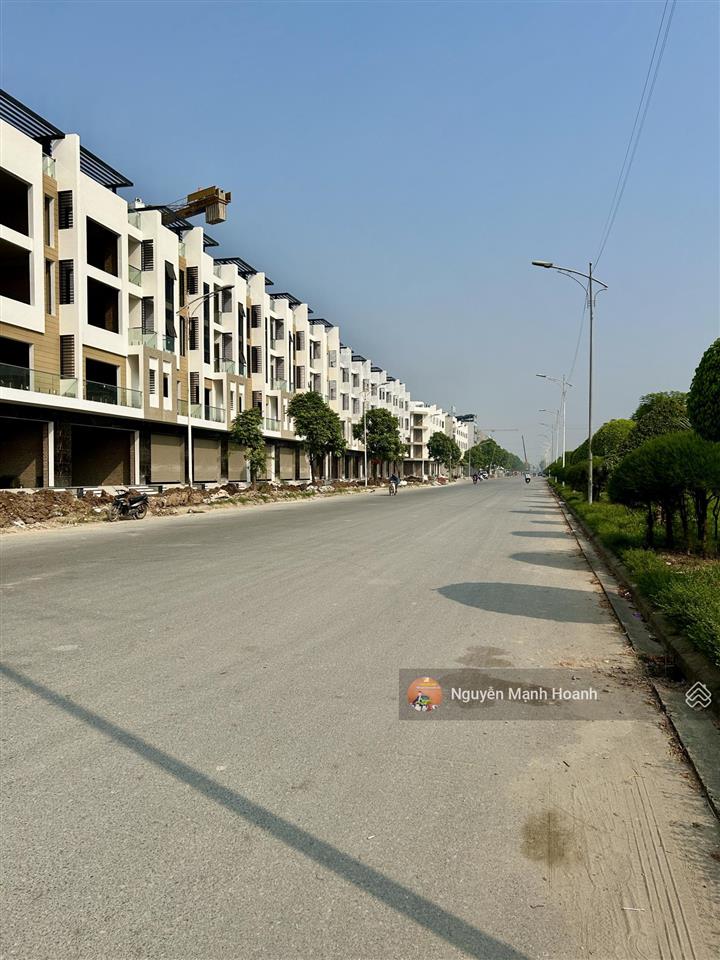 Bán liền kề thanh hà 100m 5 tầng mặt kênh đường 17m 12 tỷ nhận nhà ngay