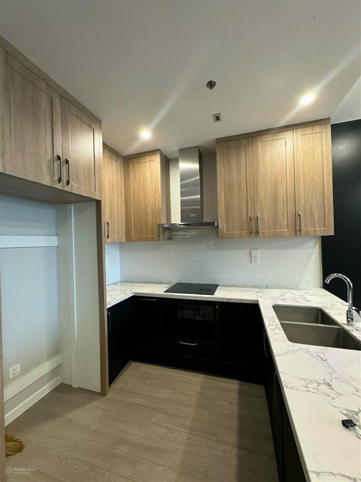 Chủ nhà gửi bán căn 77.5m tầng trung hướng nam mát mẻ tặng lại nội thất giá 10 tỷ có thương lượng