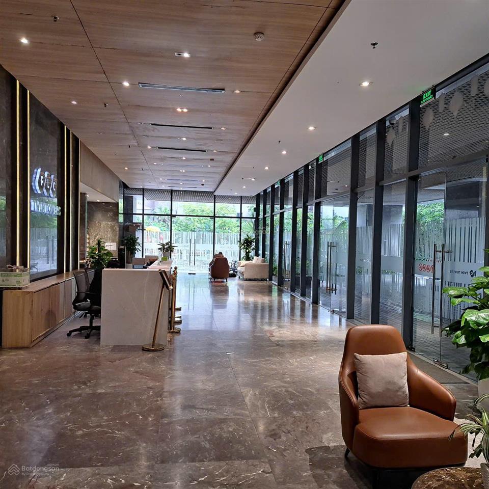 Bán nhanh căn góc hoa hậu hướng đông nam 120.9m tầng cao, view thoáng, giá chỉ nhỉnh 11 tỷ