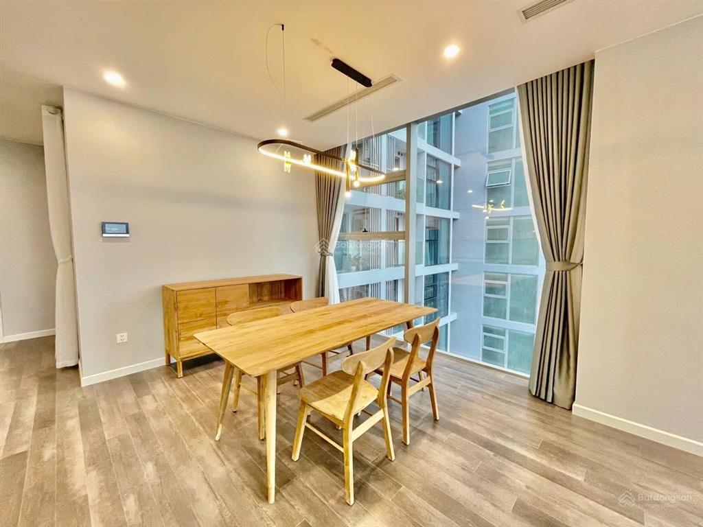 Bán siêu phẩm 131.5m giá tốt the nine chỉ hơn 12 tỷ tầng trung tặng full nội thất