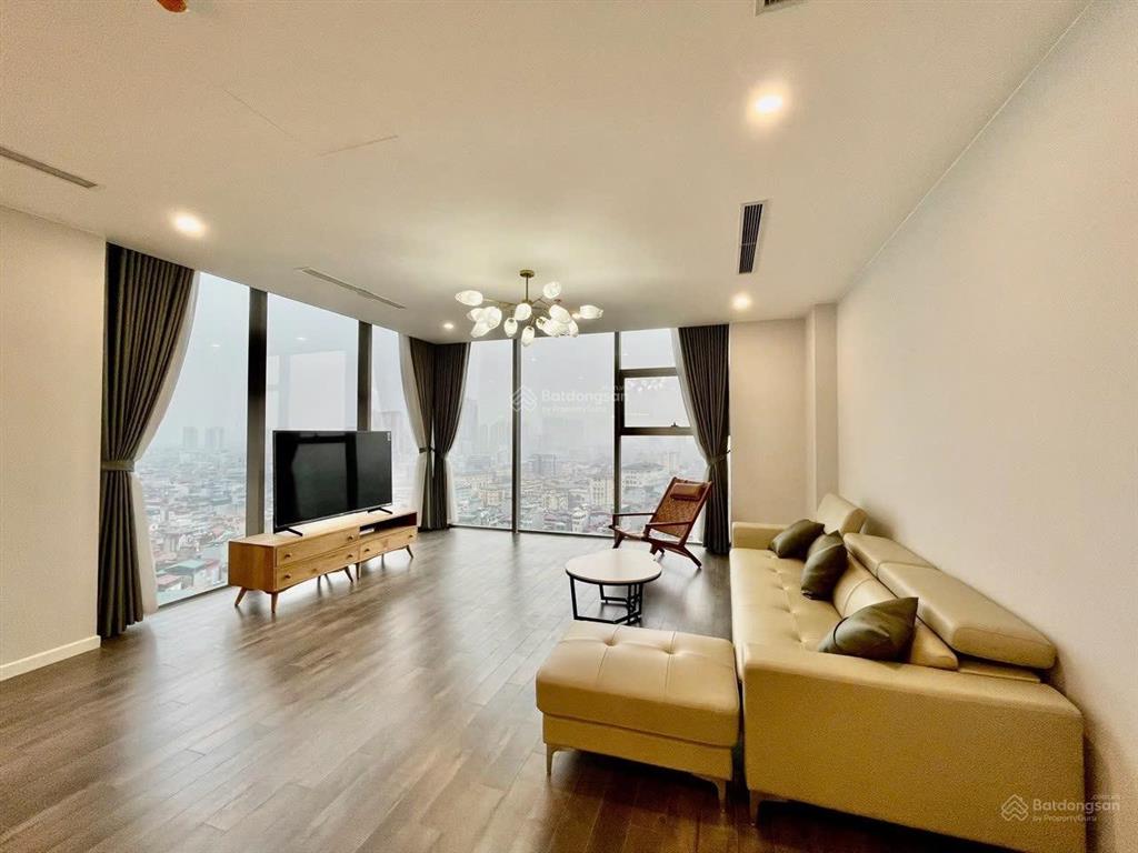Bán siêu phẩm 131.5m giá tốt the nine chỉ hơn 12 tỷ tầng trung tặng full nội thất