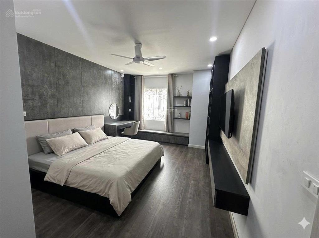 Giá giảm sâu 66tr/m2 căn hộ 17t5 hoàng đạo thuý 151m2 3n3wc tầng trung đẹp ban công đn mát lạnh