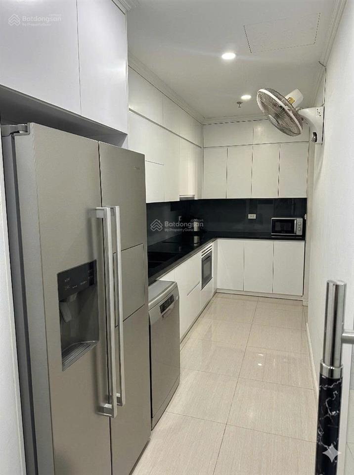 Giá giảm sâu 64tr/m2 căn hộ 17t5 hoàng đạo thuý 151m2 3n3wc tầng trung đẹp ban công đn mát lạnh