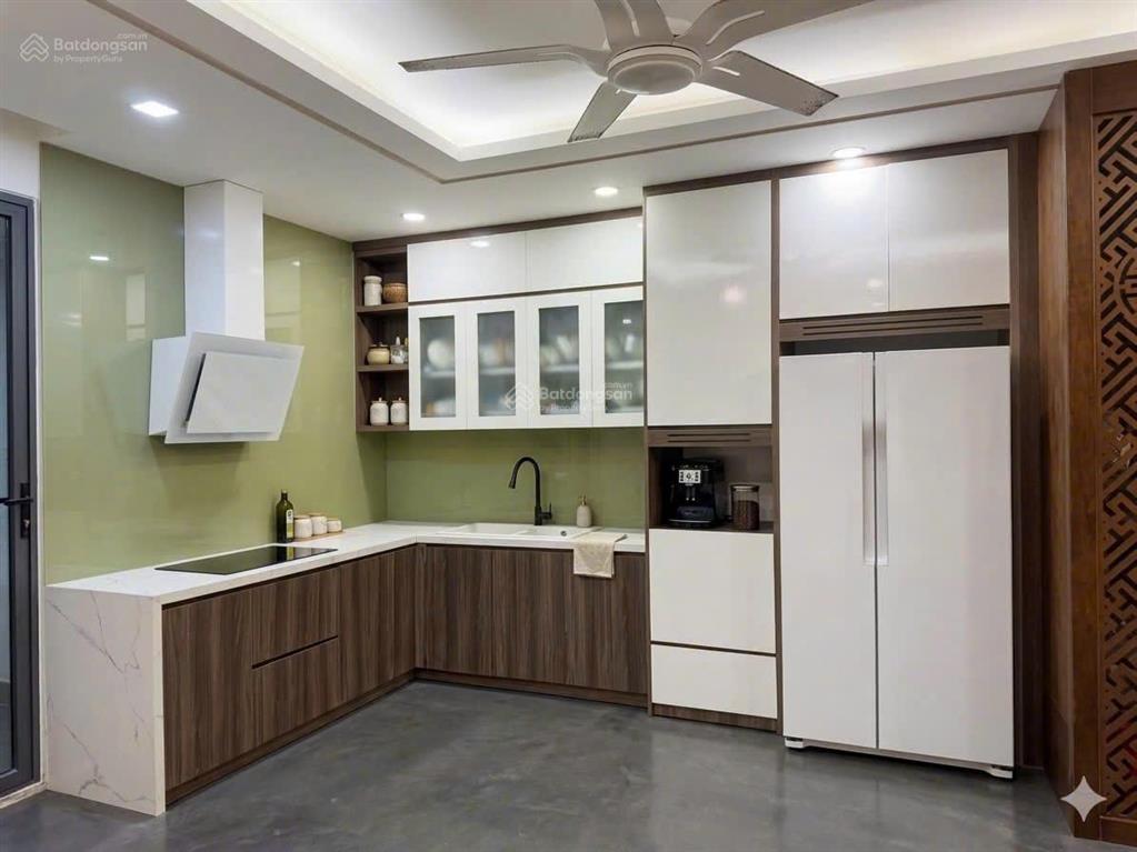 Chủ thiện chí và hiểu thị trường 93m2 2n2wc full nội thất tầng trung và slot oto dưới hầm ở sudico