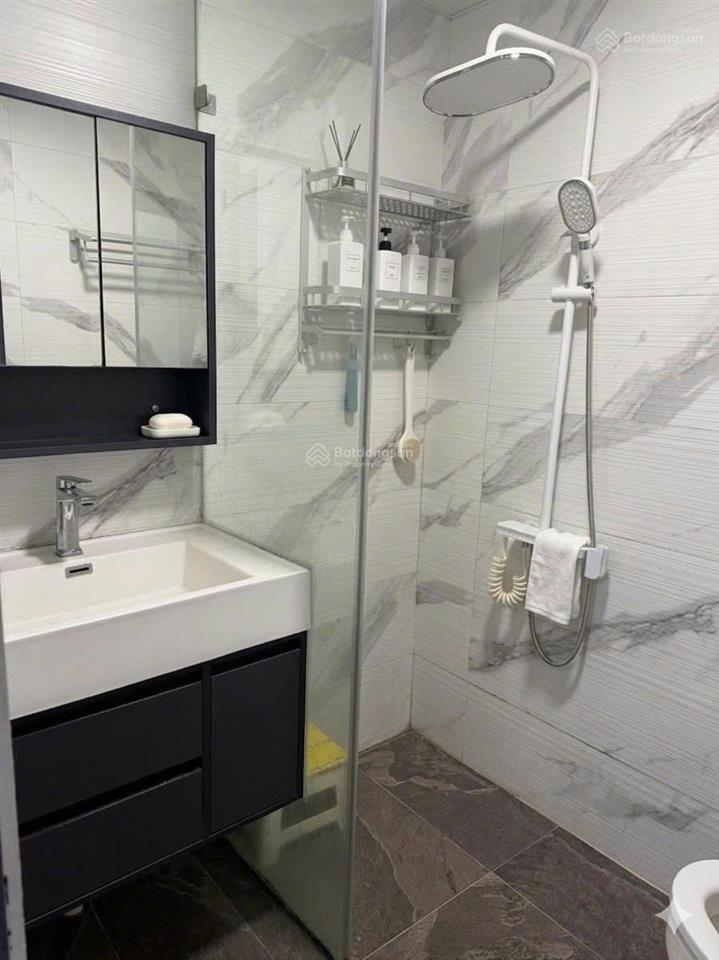 Chủ thiện chí và hiểu thị trường 93m2 2n2wc full nội thất tầng trung và slot oto dưới hầm ở sudico